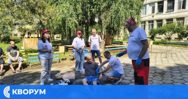 Доброволци от БЧК – Силистра обучаваха потребители на защитено жилище в Дулово по първа помощ