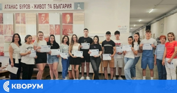 Ученици от ПГСУАУ "Атанас Буров" – Силистра получиха сертификати от Junior Achievement България