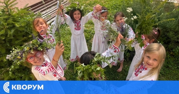 Децата от ДГ "Нарцис" в Силистра посрещнаха Еньовден с билки, венци и народни традиции