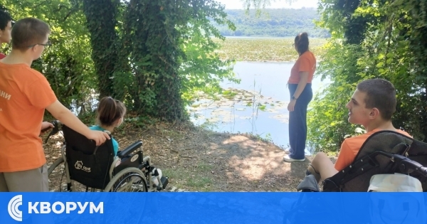 Ученици от ЦСОП – Силистра участваха в екоурок край водните лилии в Малък Преславец