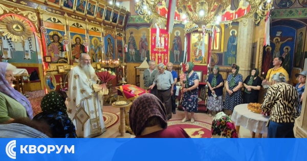 Света литургия и поздрав към протопрезвитер Добри Чаков в храм "Св. вмчк. Димитрий Солунски" в Калипетрово