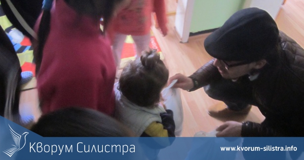 Младежите от ГЕРБ в Силистра подариха яйца и козунаци