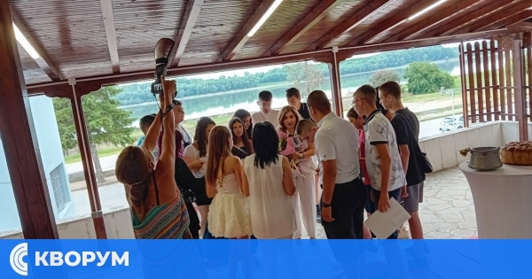 Седмокласници от Тутракан преминаха по червен килим към своите нови мечти