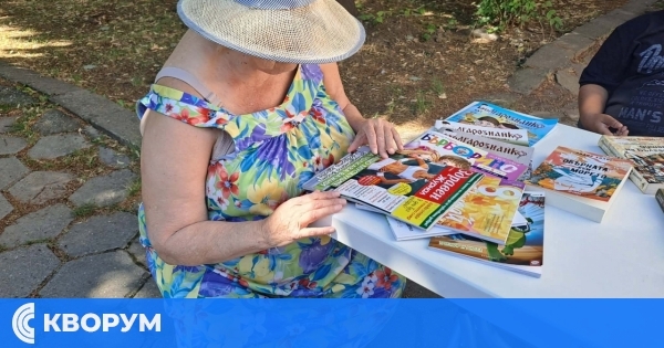 Последен ден от инициативата "На прохлада под липата с книга или вестник в ръката" пред Филиала на библиотеката