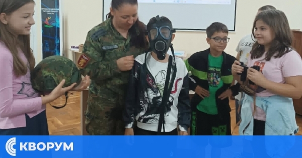 Деца се запознаха с военната професия в Детския отдел на библиотеката в Силистра