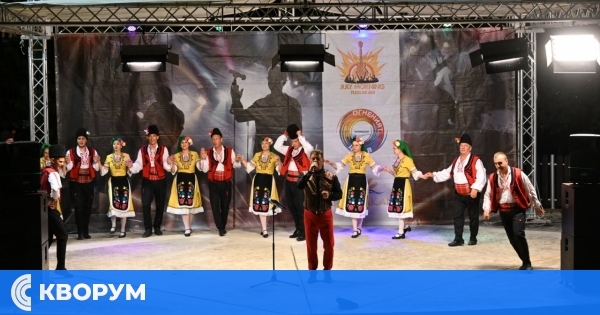 Николай Славеев и "Дунавска младост" превърнаха вечерта в Тутракан във фолклорен празник