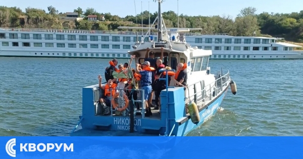 Евакуираха над 200 души от заседналия в Дунав круизен кораб "Viking Ullur"