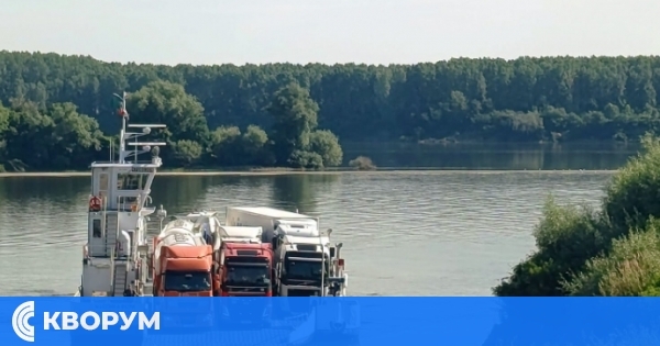 Силистренският ферибот продължава работа въпреки критично ниското ниво на Дунав
