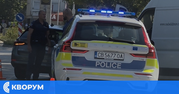 Лек автомобил и бус се удариха в Силистра, движението е затруднено