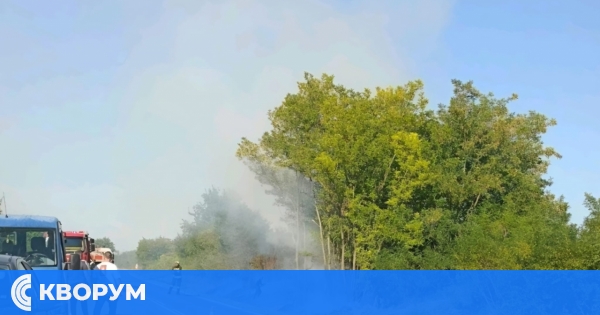 Пожар край Алфатар временно спря движението по главния път