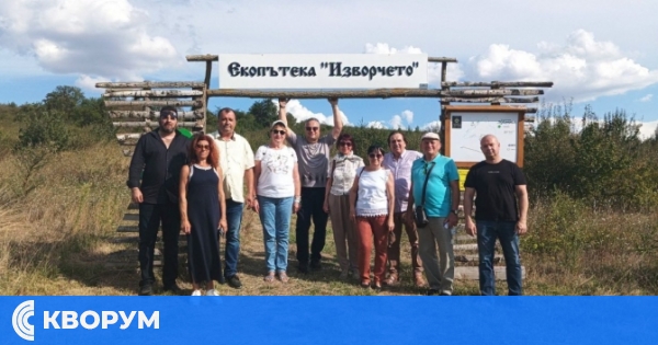 Първата туристическа група премина по екопътека "Изворчето" в село Богорово