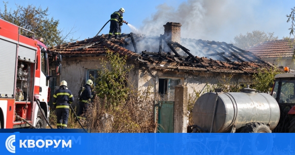 Пожар от изоставен имот се прехвърли в съседна къща в Гарван