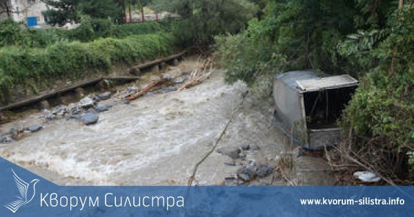 Дуловското село Долец в паника - огромно количество вода напът да залее селото