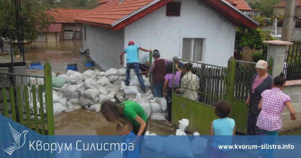 Наводнени са три къщи в дуловското село Долец, по думите на кмета д-р Юксел Ахмед