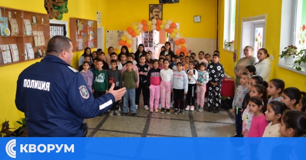 Полицейски инспектор проведе урок по пътна безопасност с ученици в Средище