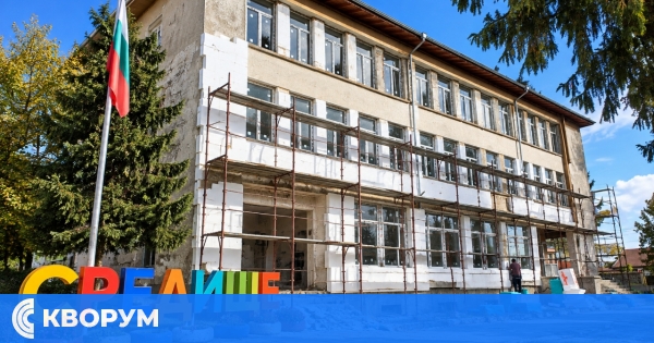 Продължава ремонтът на административната сграда в село Средище