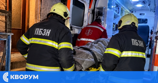 Пожарникари от Дулово помогнаха за пренасянето на тежкоболен мъж до линейка