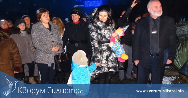 Запалиха светлините на елхата в Силистра