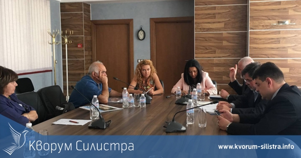 Кметският екип на община Силистра и ръководството на местния парламент на спешна среща с Лиляна Павлова