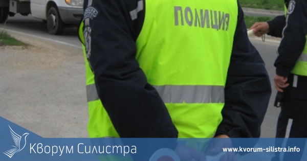 Двама на мотопеди заловени без документи