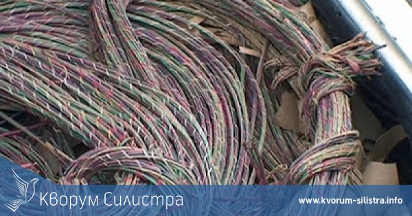 Хванаха 44-годишен, натъпкал 15 метров кабел в Опел