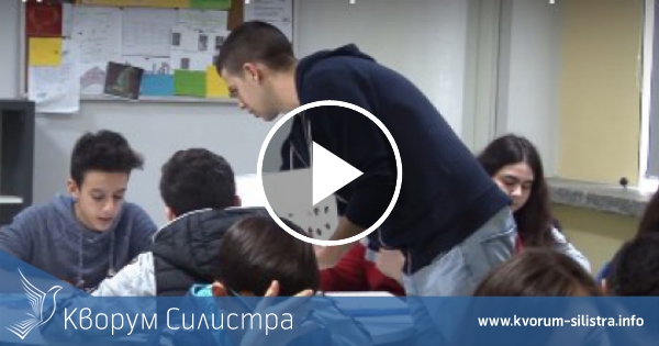 Младеж от Силистра се превъплъти в ролята на асистент-учител (ВИДЕО)