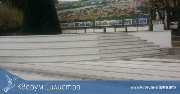 Монтираха новогодишната елха в Силистра