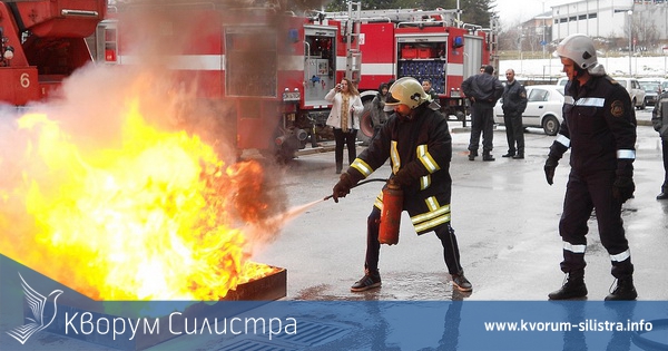 Три пожара в комини гасиха през почивните дни местните пожарникари