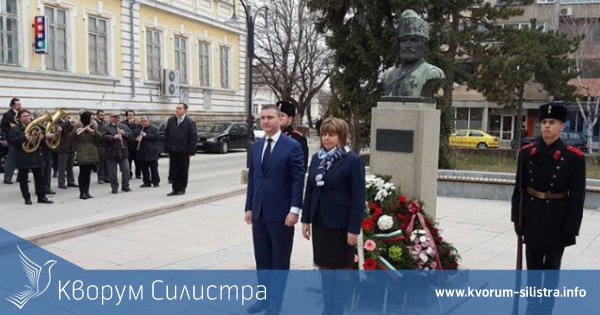 Кандидат - депутати от ПП ГЕРБ – Силистра, начело с водача Владислав Горанов почетоха националния празник 3-ти март с цветя и венци