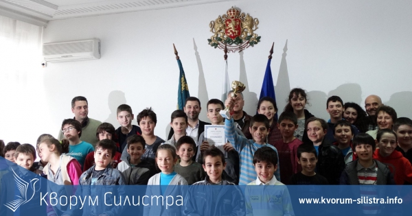 Учениците от отбора на у-ще "Св.св. Кирил и Методий" спечелиха купа "Дръстър"